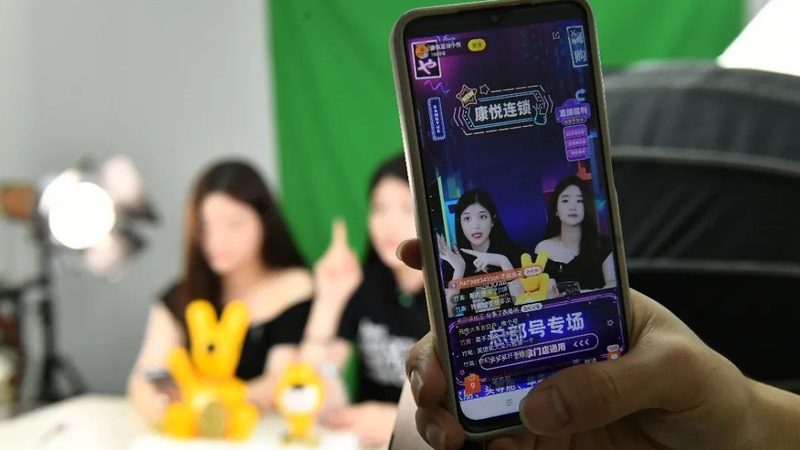 在选择开锁换锁服务时，厂家直销的产品往往具有以下优势：